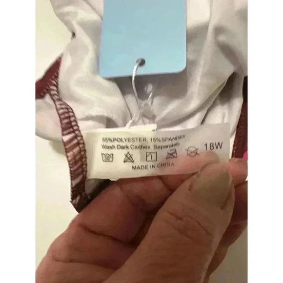 Yonique Plus Size V Neck Criss Cross Back Red Flower Bikini Top NWT Size 18W - Picture 9 of 9